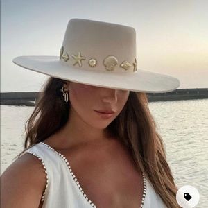 Seaside boater hat lack of color